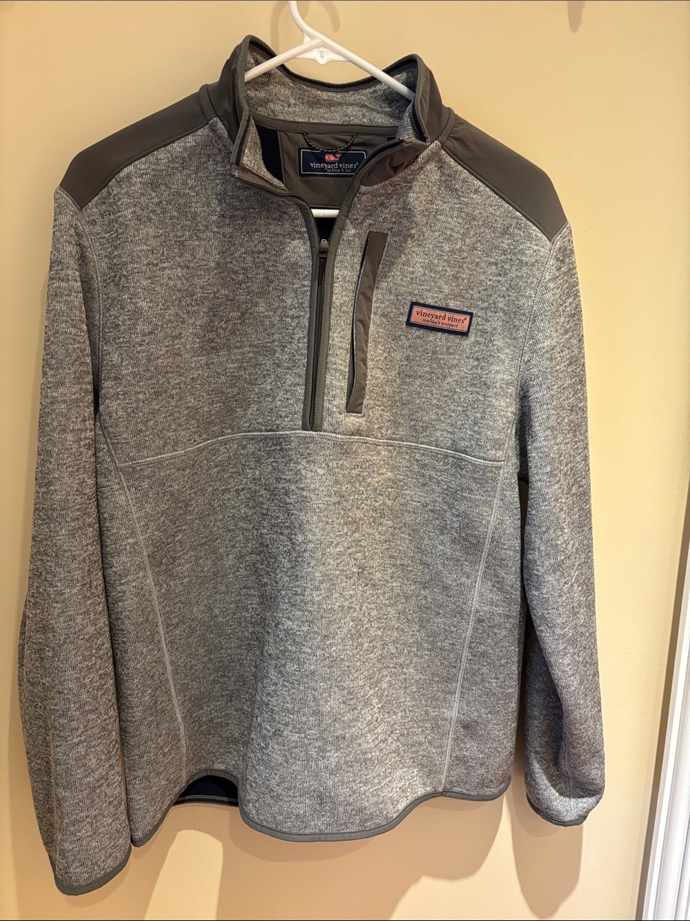 Vineyard Vines Men’s Gray Half-Zip Pullover with Dark Trim